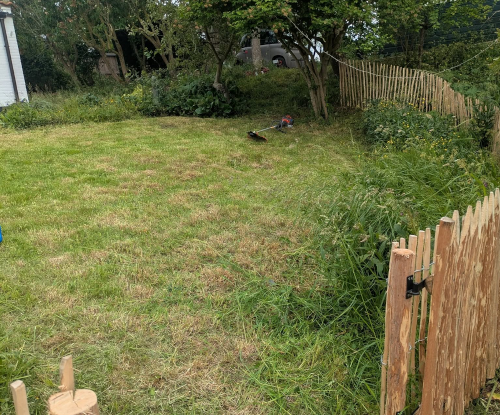 Oude vijver verwijderen uit tuin Assebroek, West-Vlaanderen